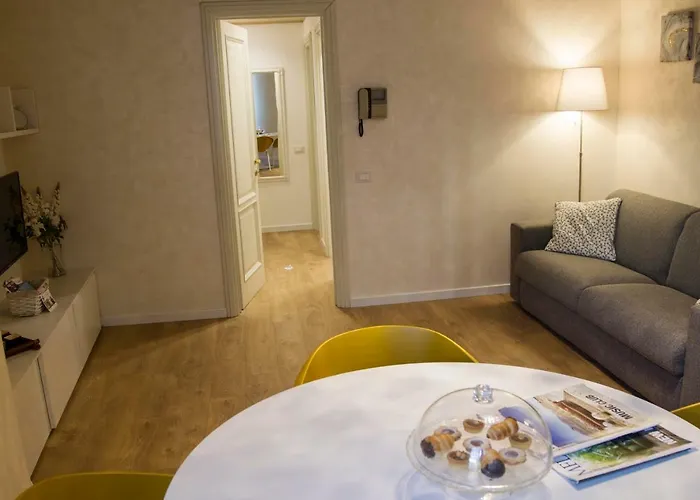 アパート Lella's コモ